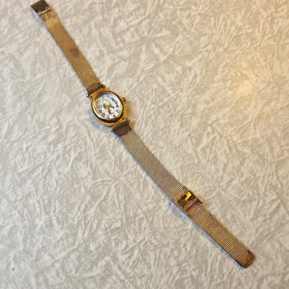 Timex Square Women’s Quartz Analog Oval Watch White Dial Arabic Gold Mesh Band